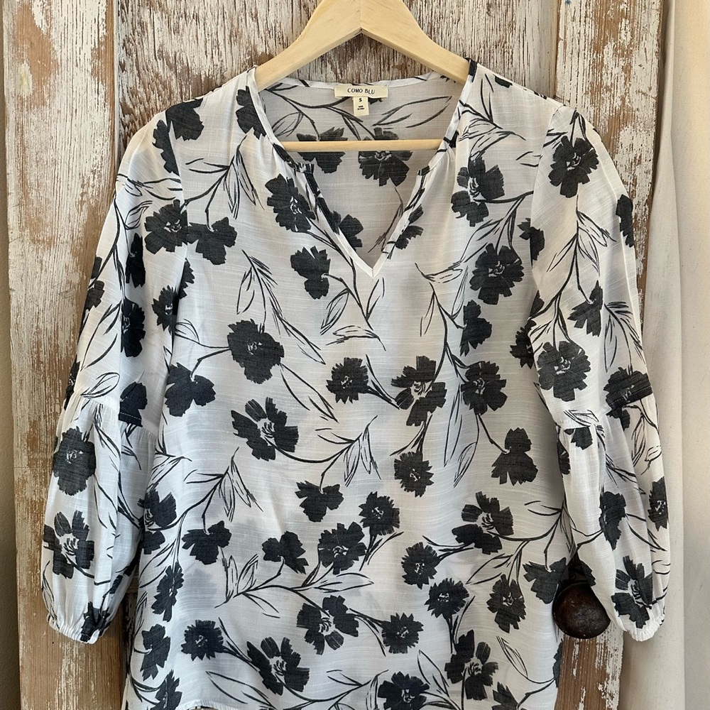 Delicate black & white women’s blouse